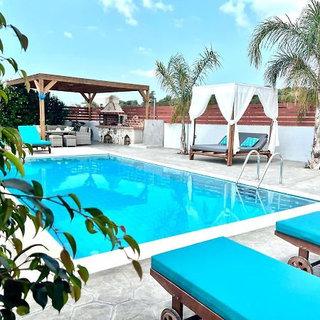 Dorieus Villa Lakhania Luaran gambar
