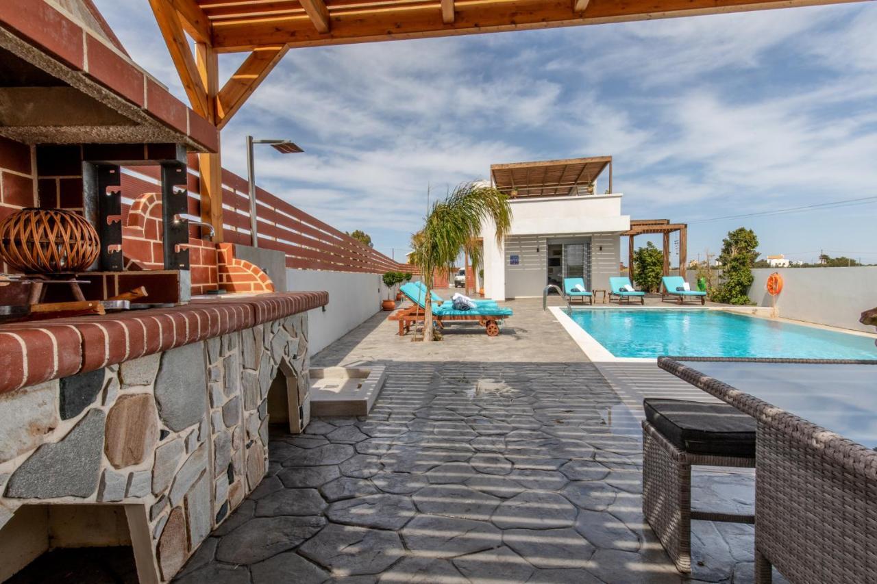Dorieus Villa Lakhania Luaran gambar