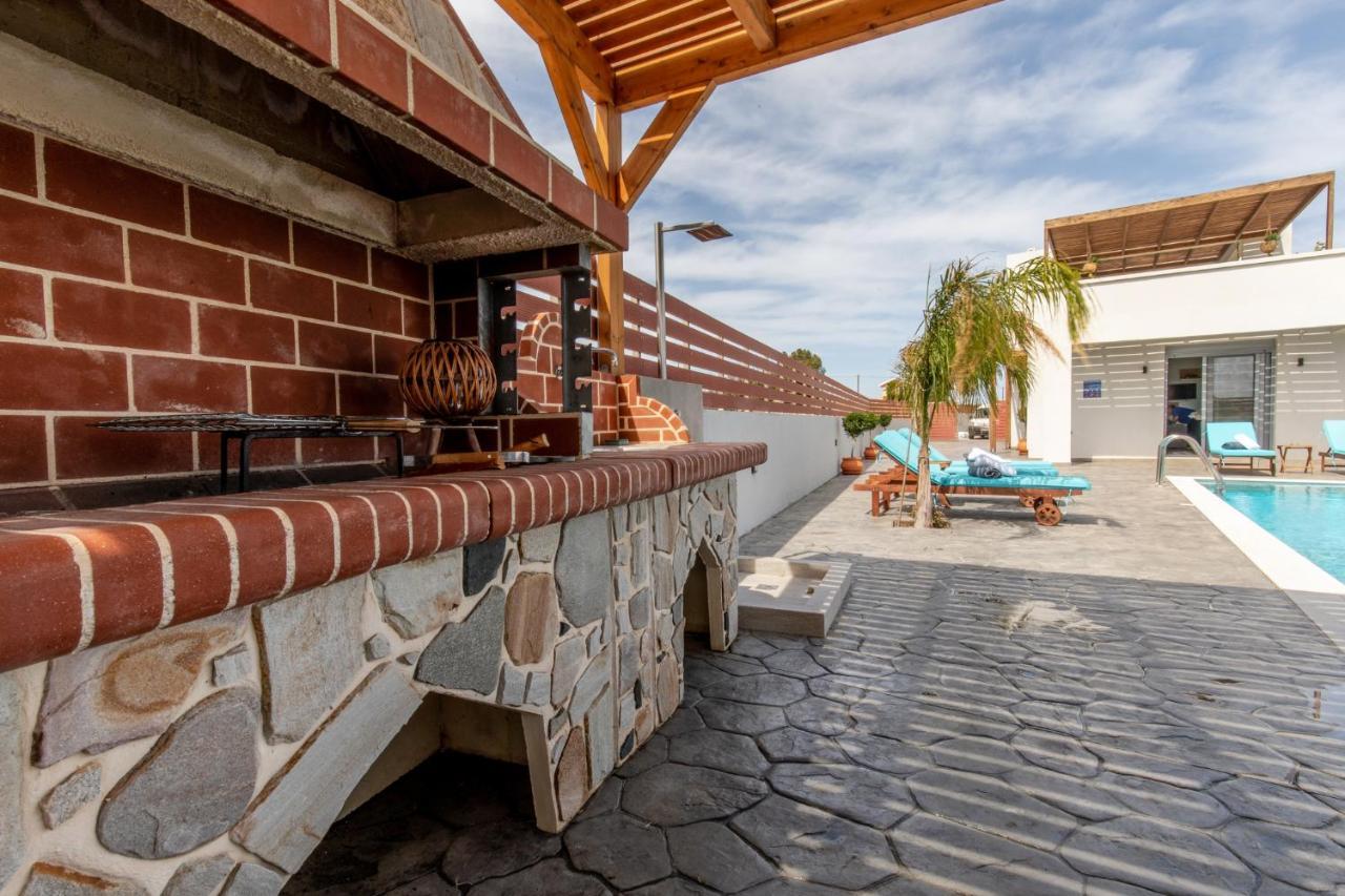 Dorieus Villa Lakhania Luaran gambar