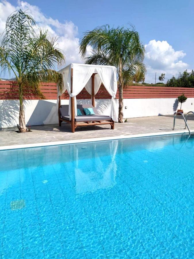 Dorieus Villa Lakhania Luaran gambar
